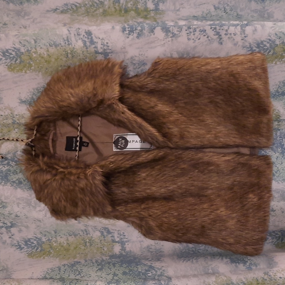 Rampage NWT faux fur vest latch hook 2 brown brand new size small